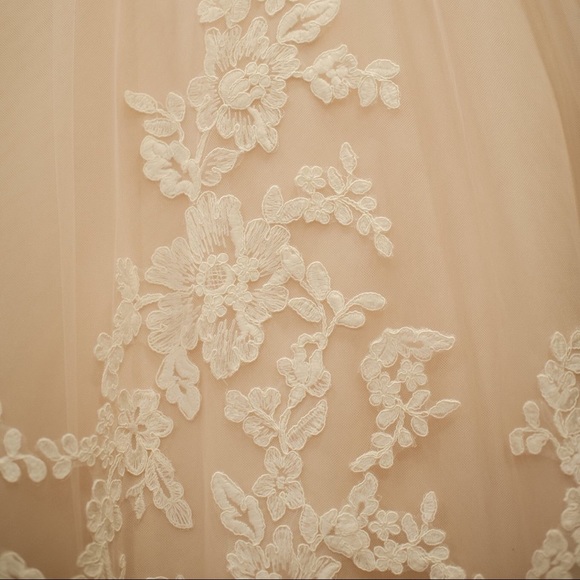 Wedding Dress - Picture 4 of 8